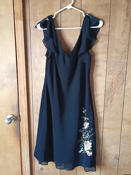 Dressbarn Dresses & Skirts - Vintage Y2K Dressbarn Black Midi Dress Pink Floral Embroidery Flutter Sleeve 14